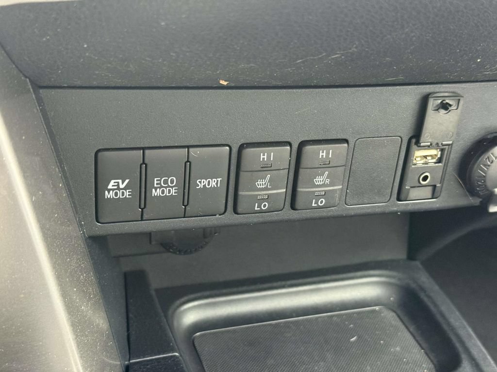 Used 2017 Toyota RAV4 Limited AWD/4WD image 24
