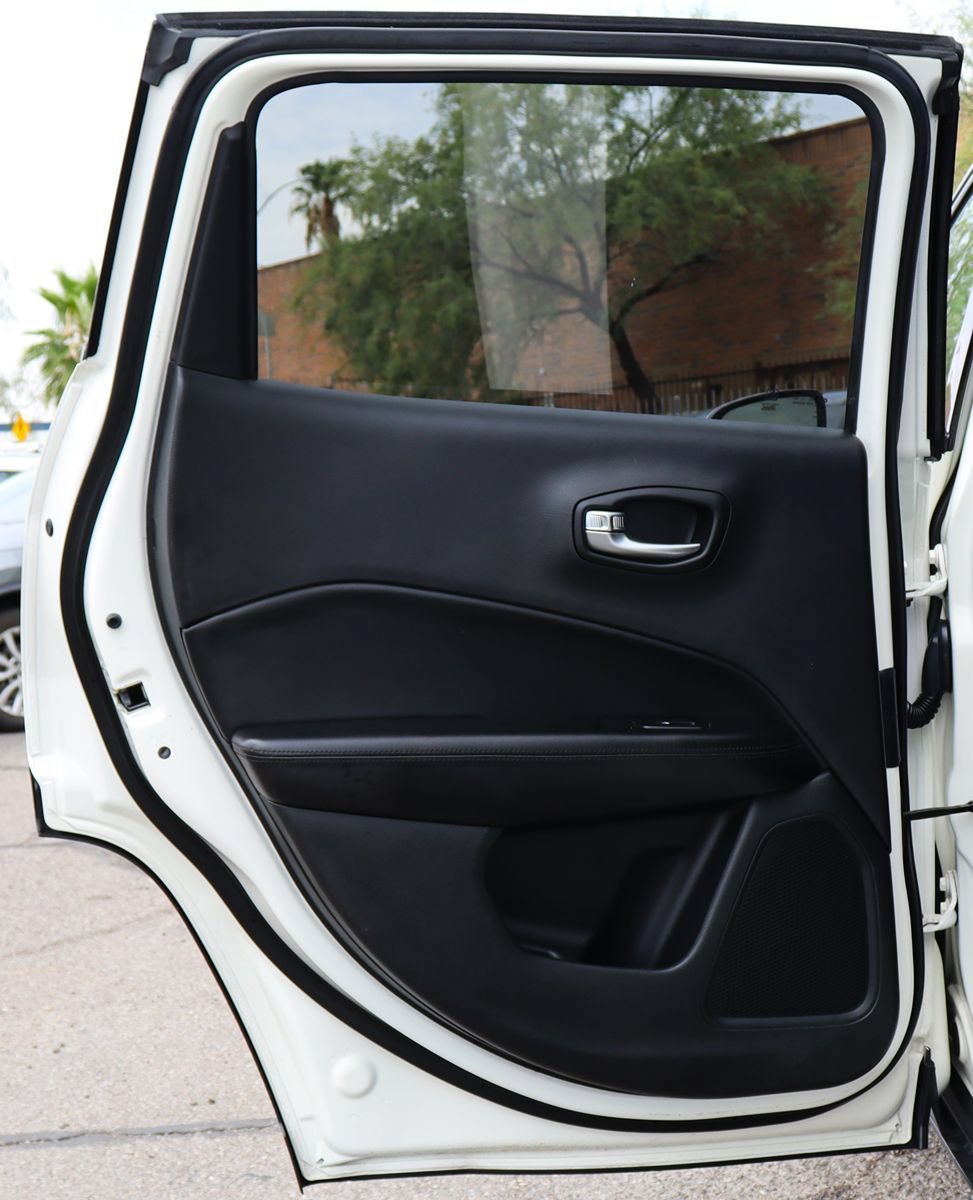 Used 2019 Jeep Compass Latitude FWD image 29