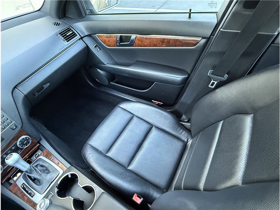 Used 2011 Mercedes-Benz C 300 Sedan image 33