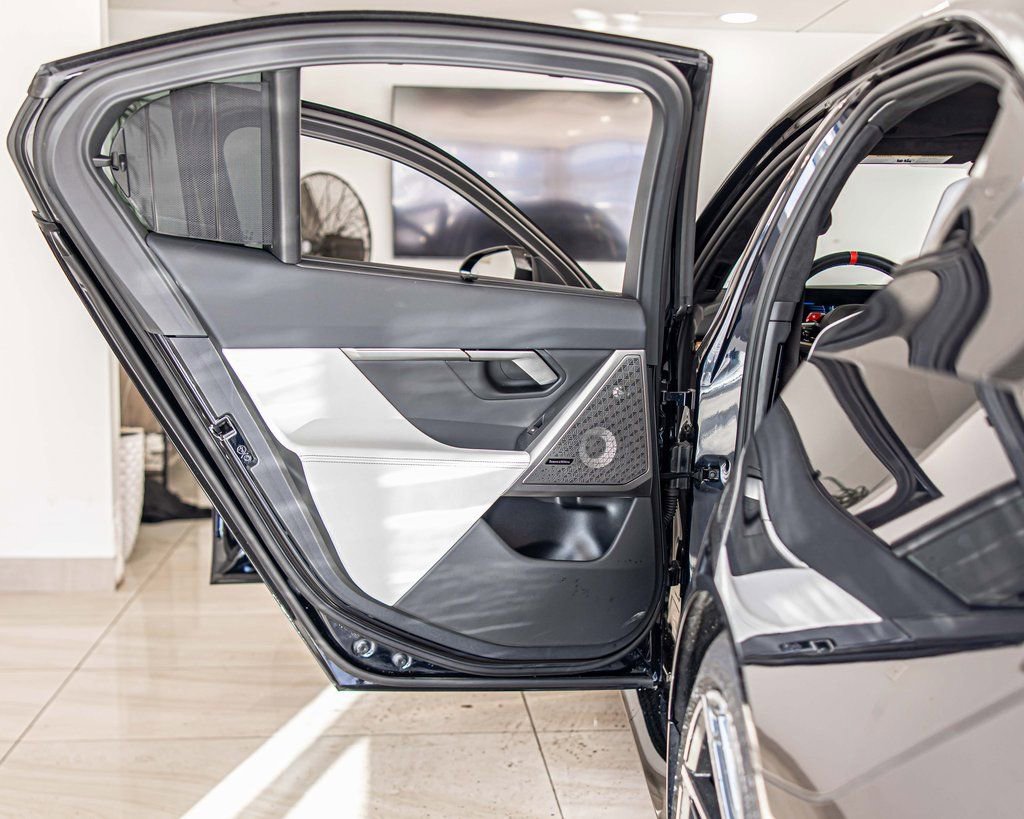 Used 2025 BMW M5 w/ Carbon Package image 33