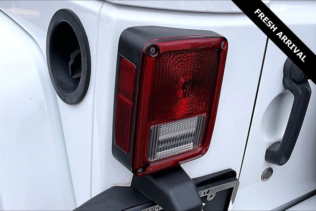 Used 2016 Jeep Wrangler Unlimited Sahara image 21