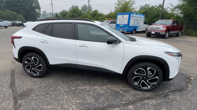 New 2026 Chevrolet Trax RS w/ Sunroof Package FWD image 3