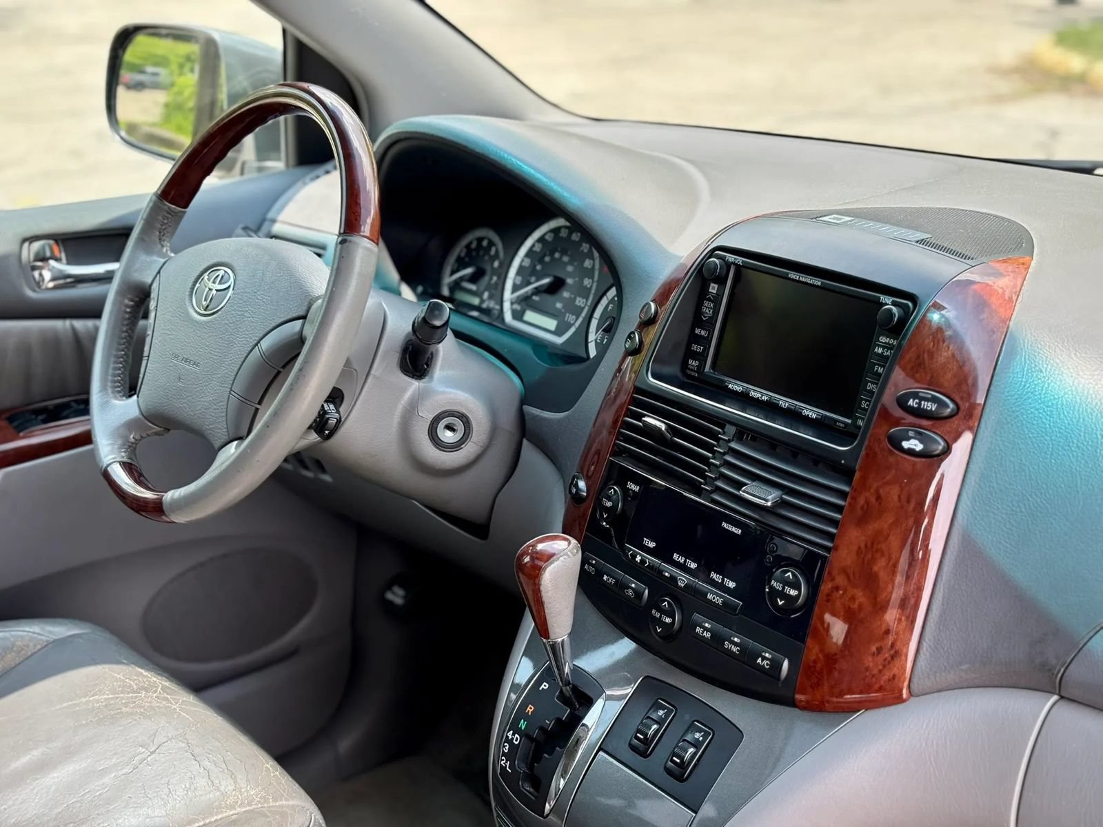 Used 2005 Toyota Sienna XLE Limited AWD/4WD image 17
