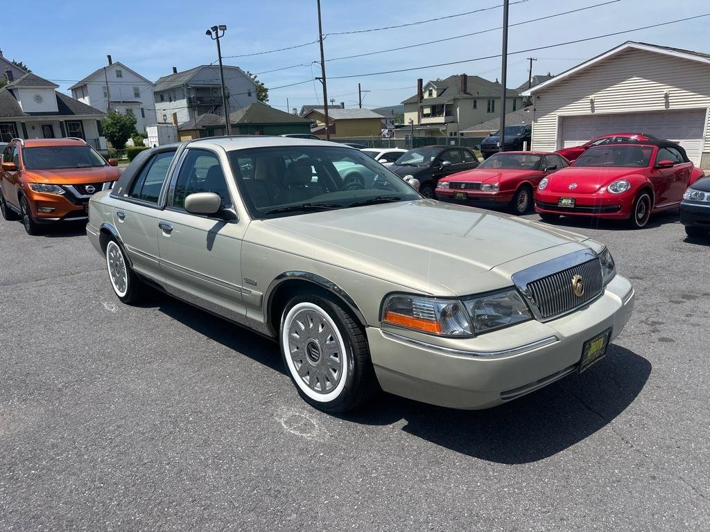 Used 2004 Mercury Grand Marquis GS RWD image 2