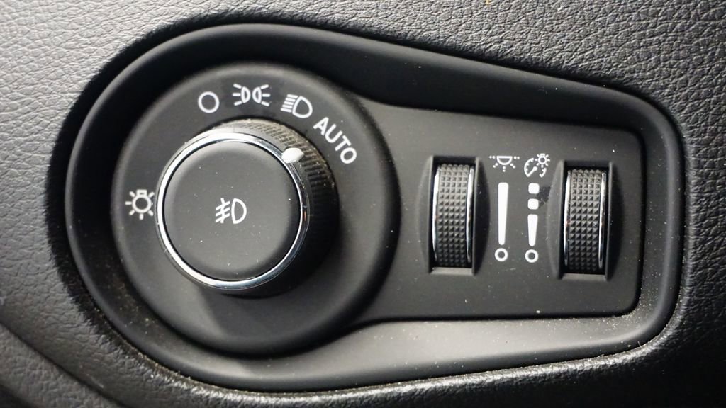 Used 2019 Jeep Renegade Altitude w/ Quick Order Package 2XM image 25