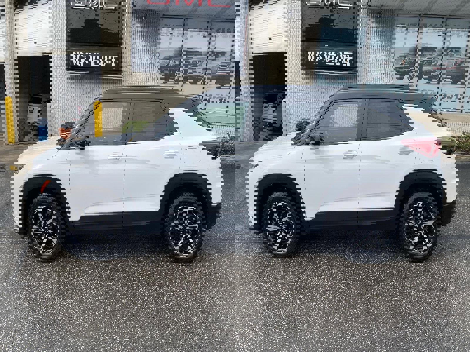 Certified 2022 Chevrolet TrailBlazer RS w/ Sun and Liftgate Package AWD/4WD image 3