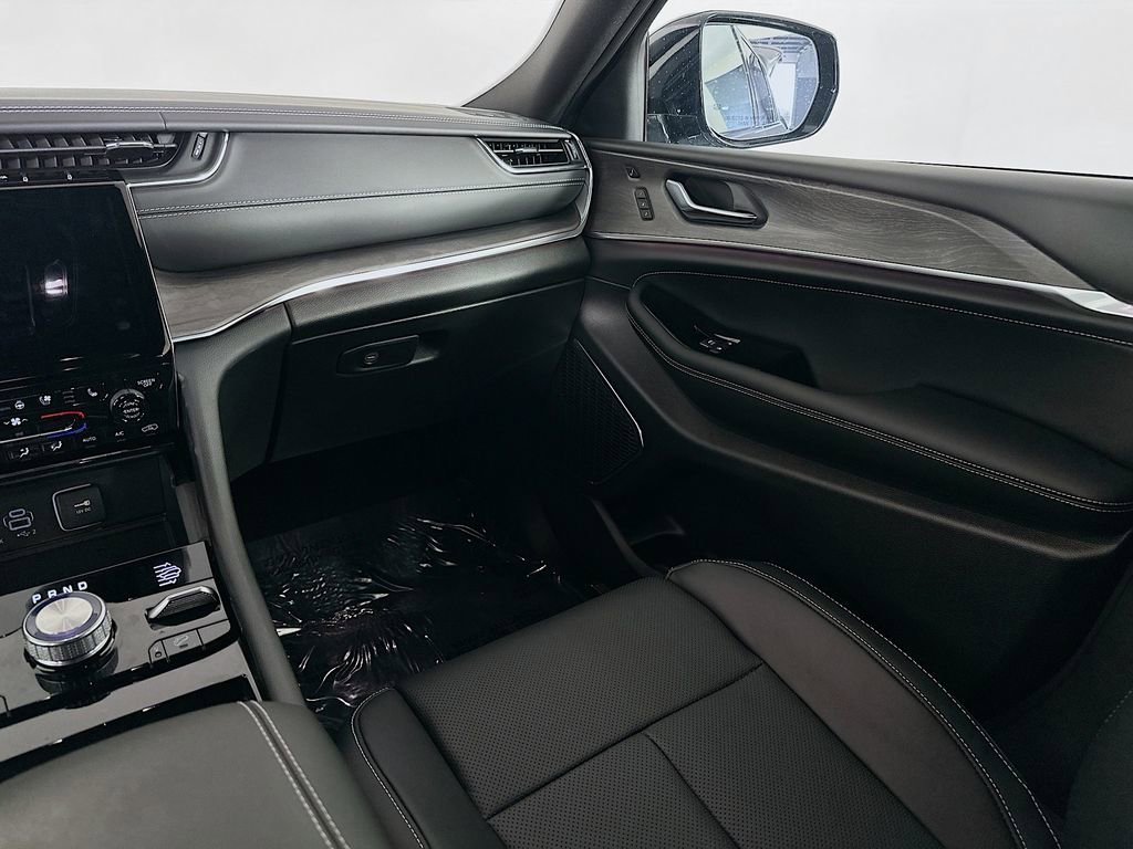 Certified 2025 Jeep Grand Cherokee Overland w/ Luxury Tech Group IV image 36