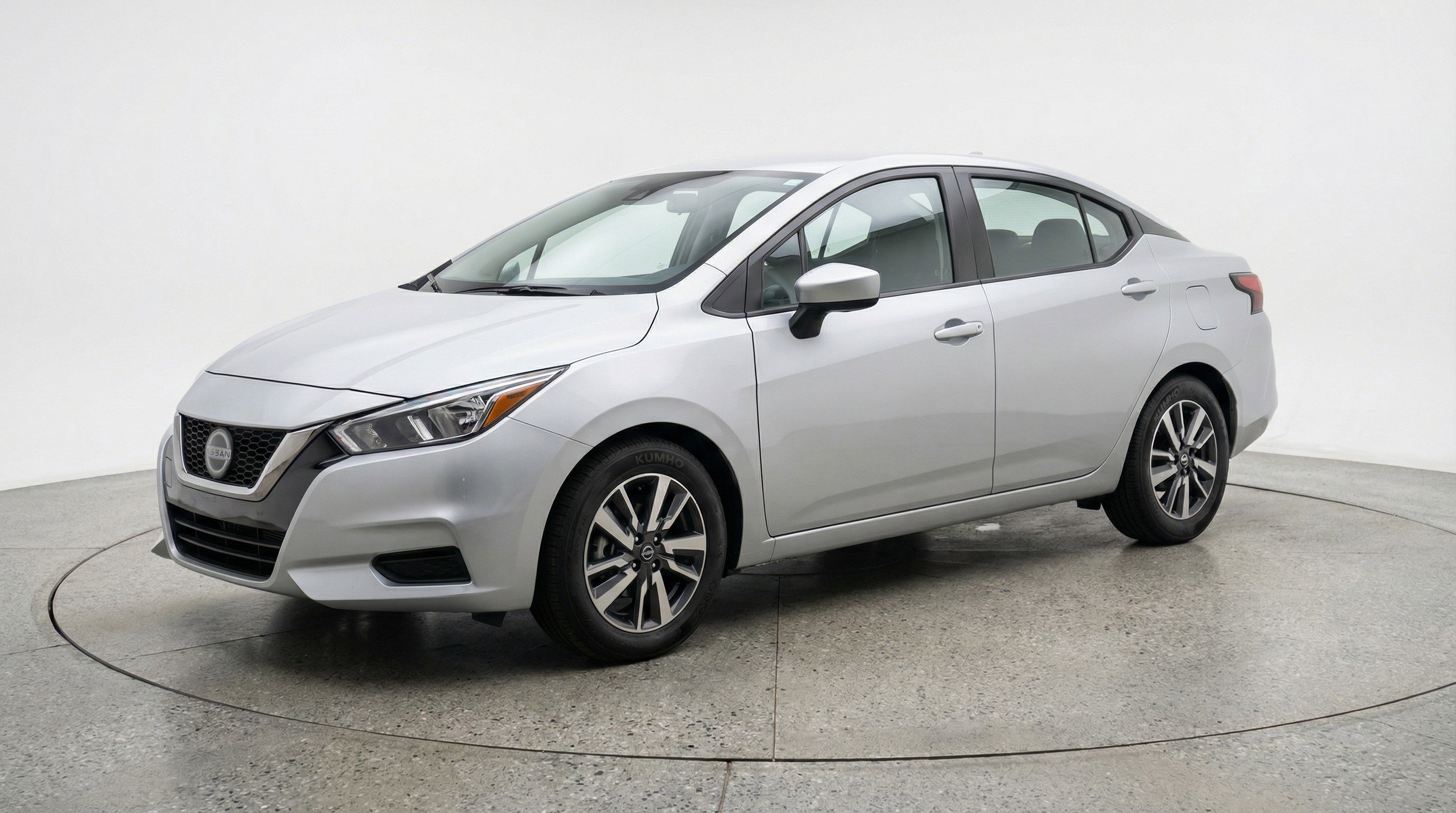 Used 2025 Nissan Versa SV image 3