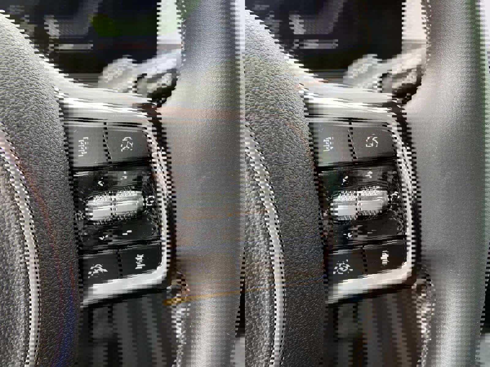 Used 2024 Kia Sorento S image 18