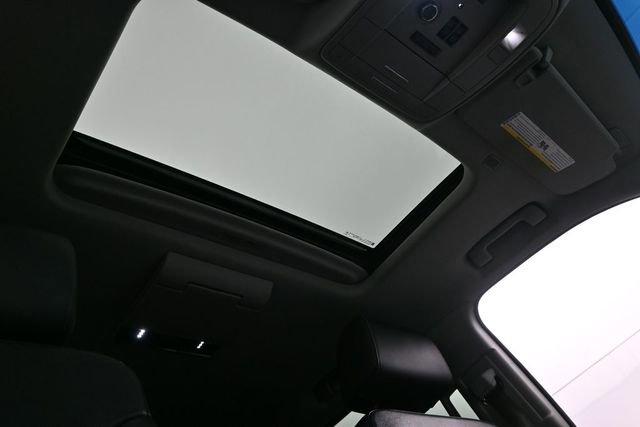 Used 2019 Chevrolet Suburban Premier AWD/4WD image 38