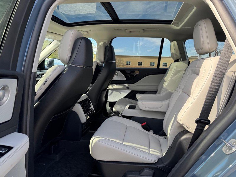 Certified 2025 Lincoln Aviator Reserve w/ Equipment Group 201A image 10