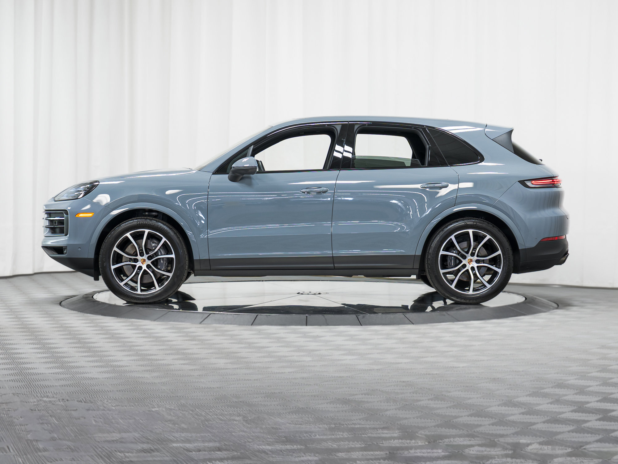 Certified 2025 Porsche Cayenne image 31