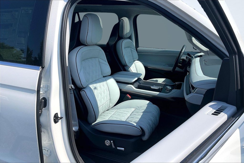 New 2027 Lincoln Navigator L Black Label AWD/4WD image 11