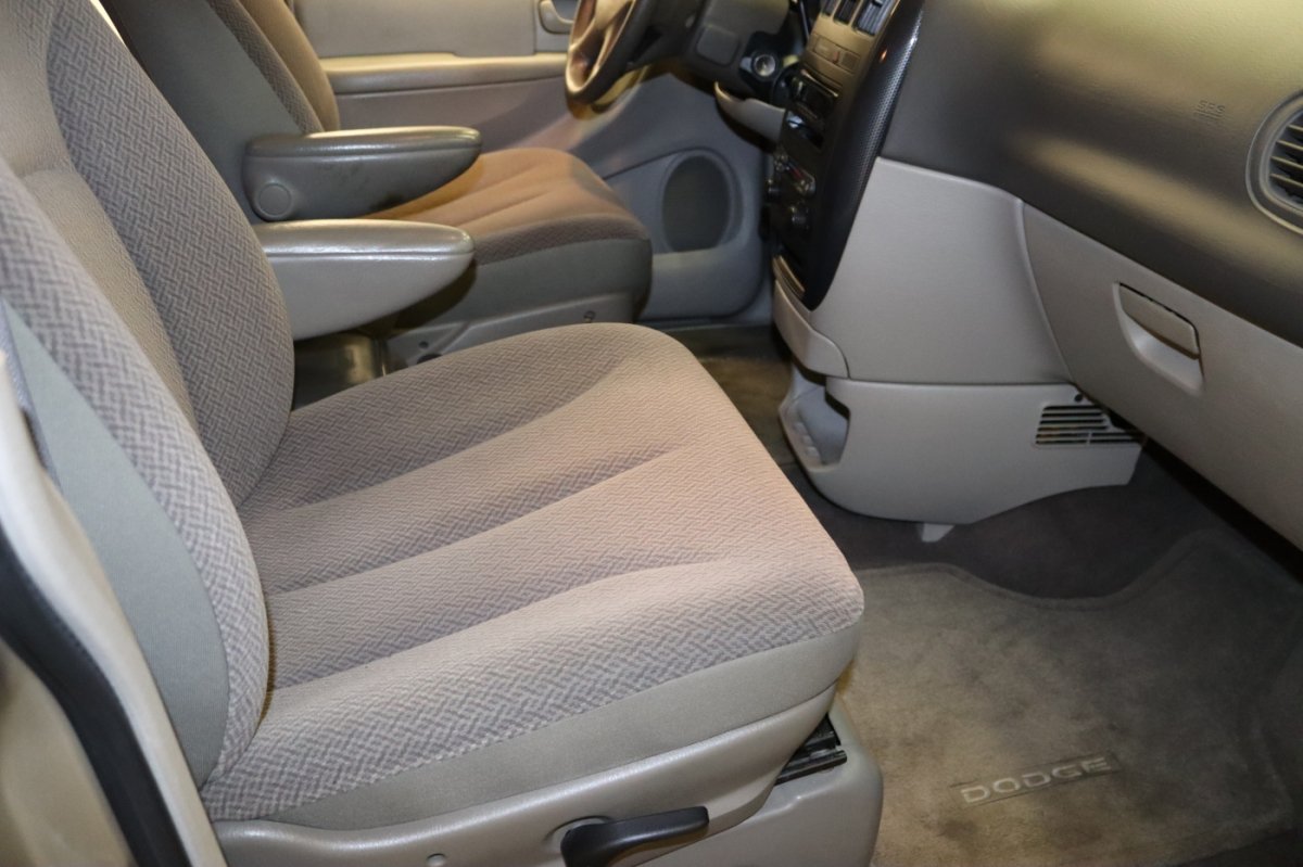 Used 2007 Dodge Caravan SXT w/ Popular Equipment Group I FWD image 22