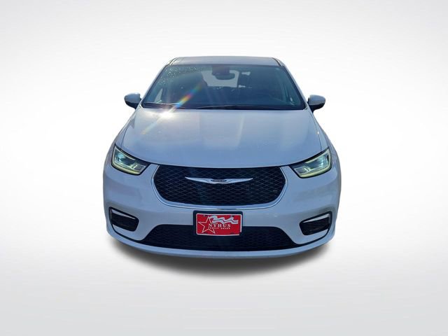 Used 2023 Chrysler Pacifica Touring-L FWD image 2