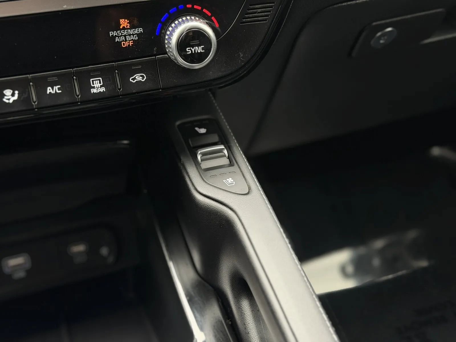 Used 2024 Kia Telluride EX image 36