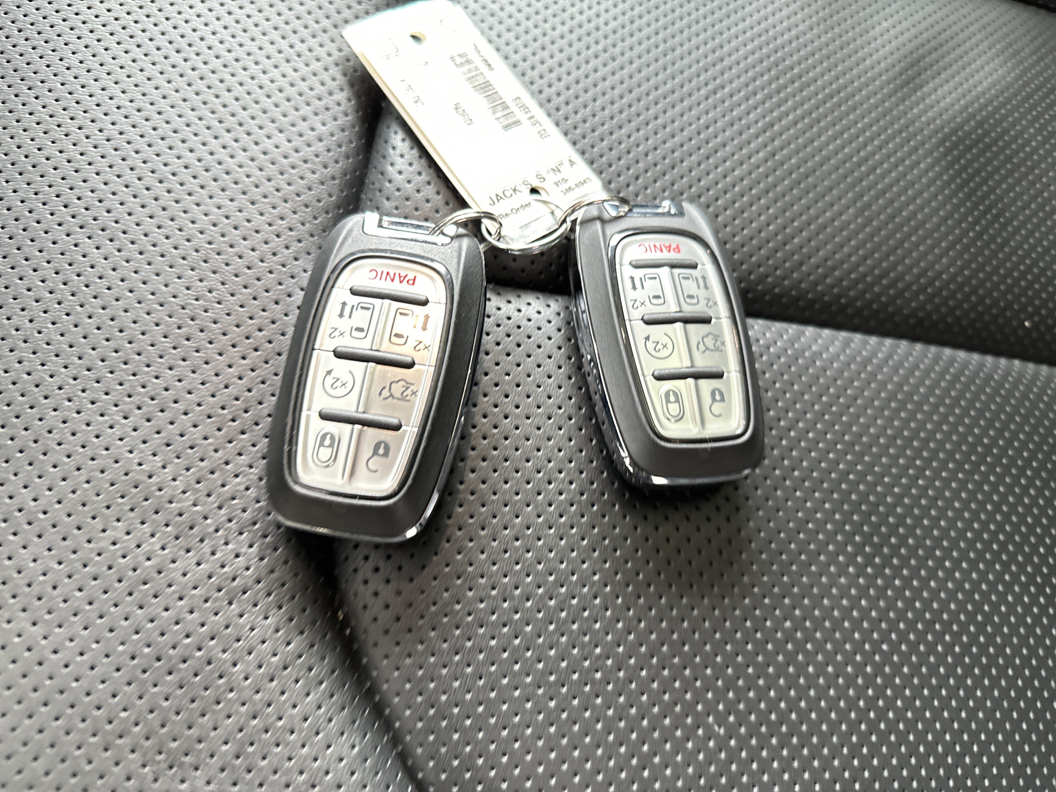 Used 2026 Chrysler Pacifica Limited FWD image 34