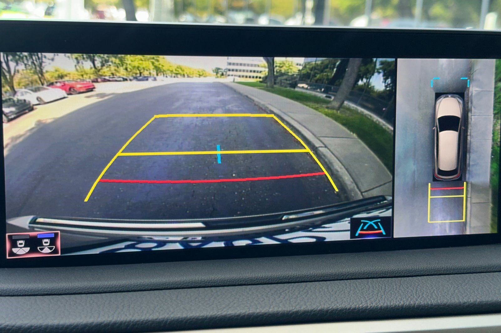 Used 2021 Lexus RX 450h AWD w/ Luxury Package image 25