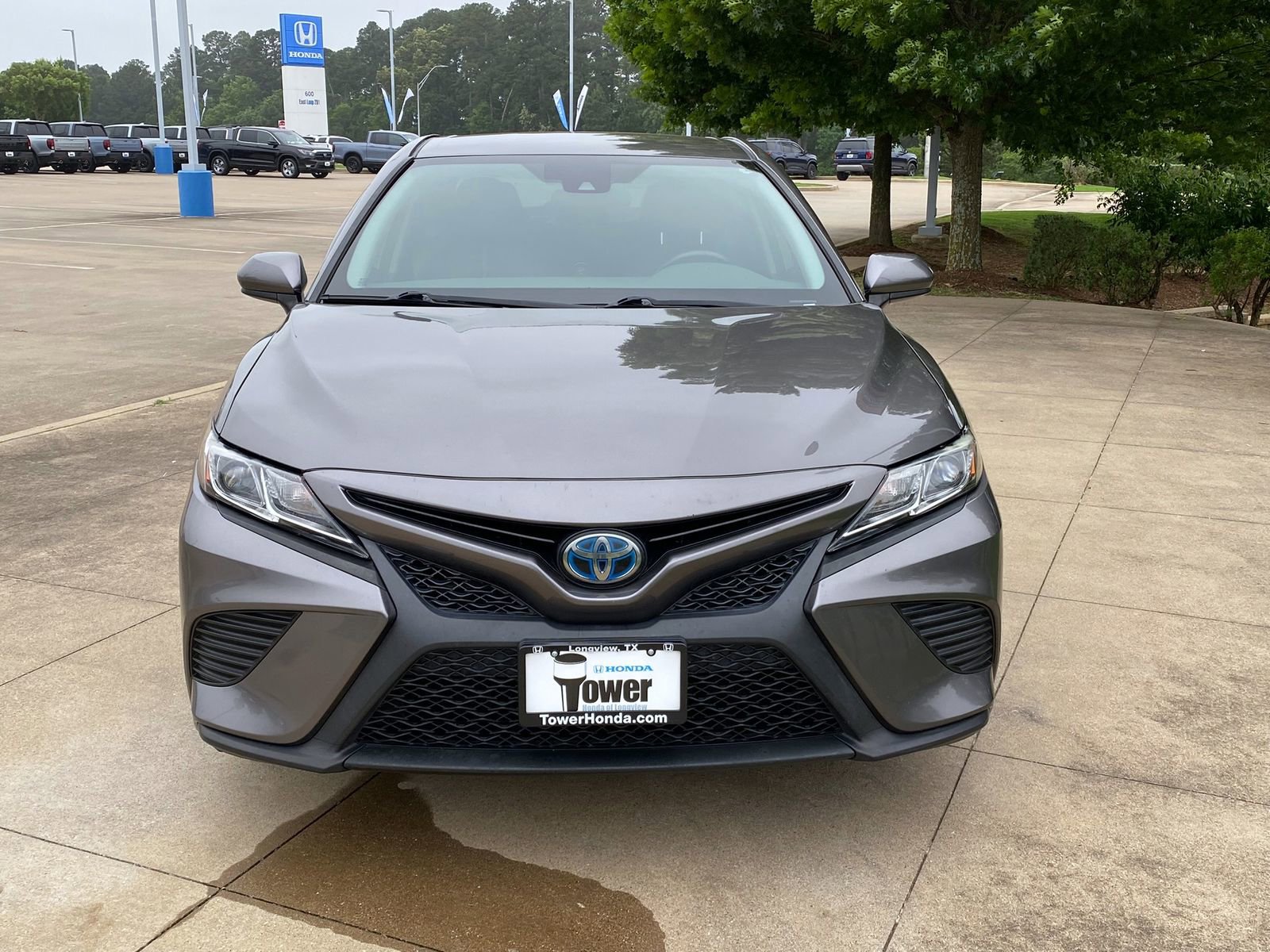 Used 2020 Toyota Camry SE FWD image 2