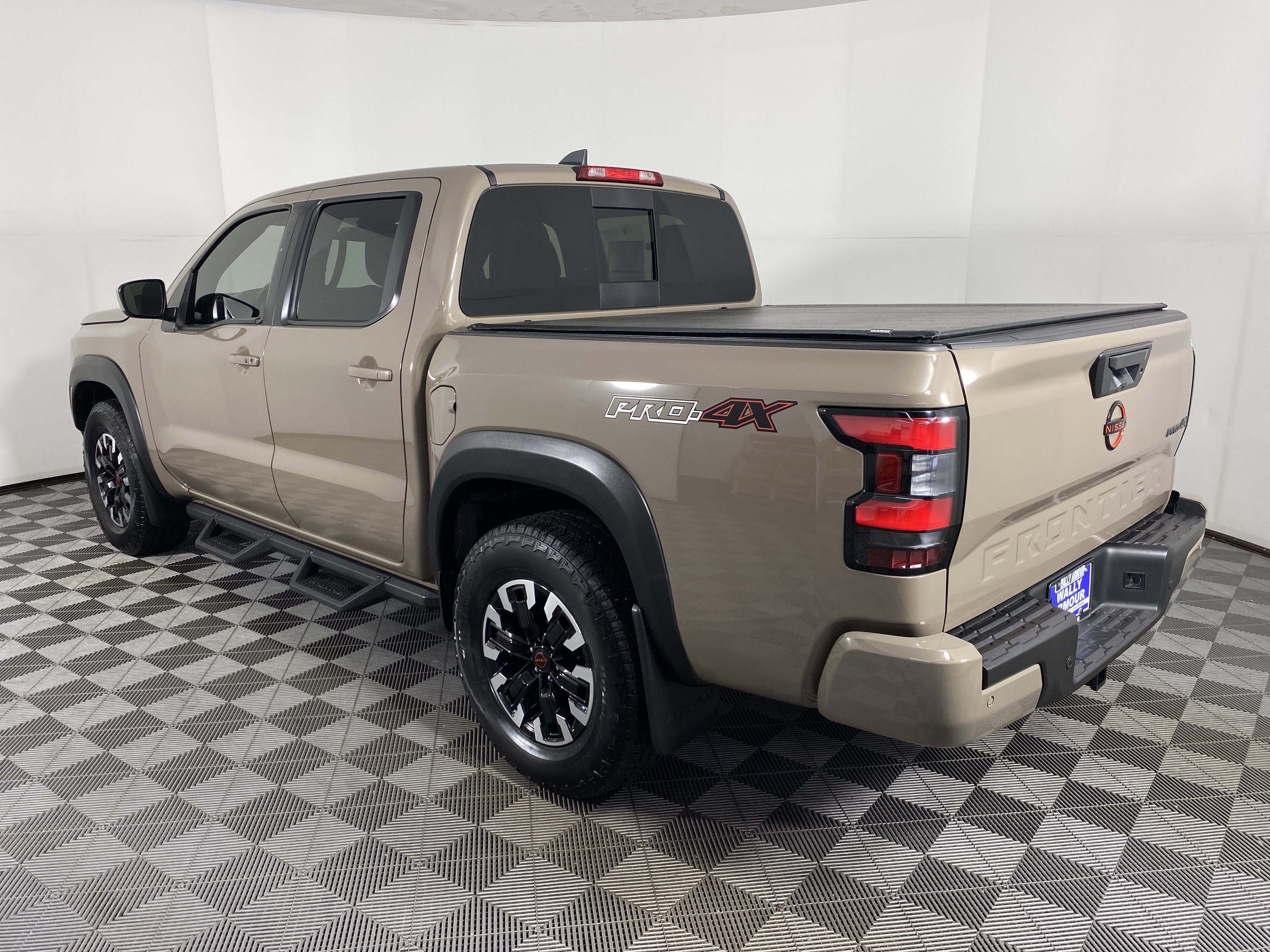 Used 2023 Nissan Frontier PRO-4X w/ Technology Package AWD/4WD image 9