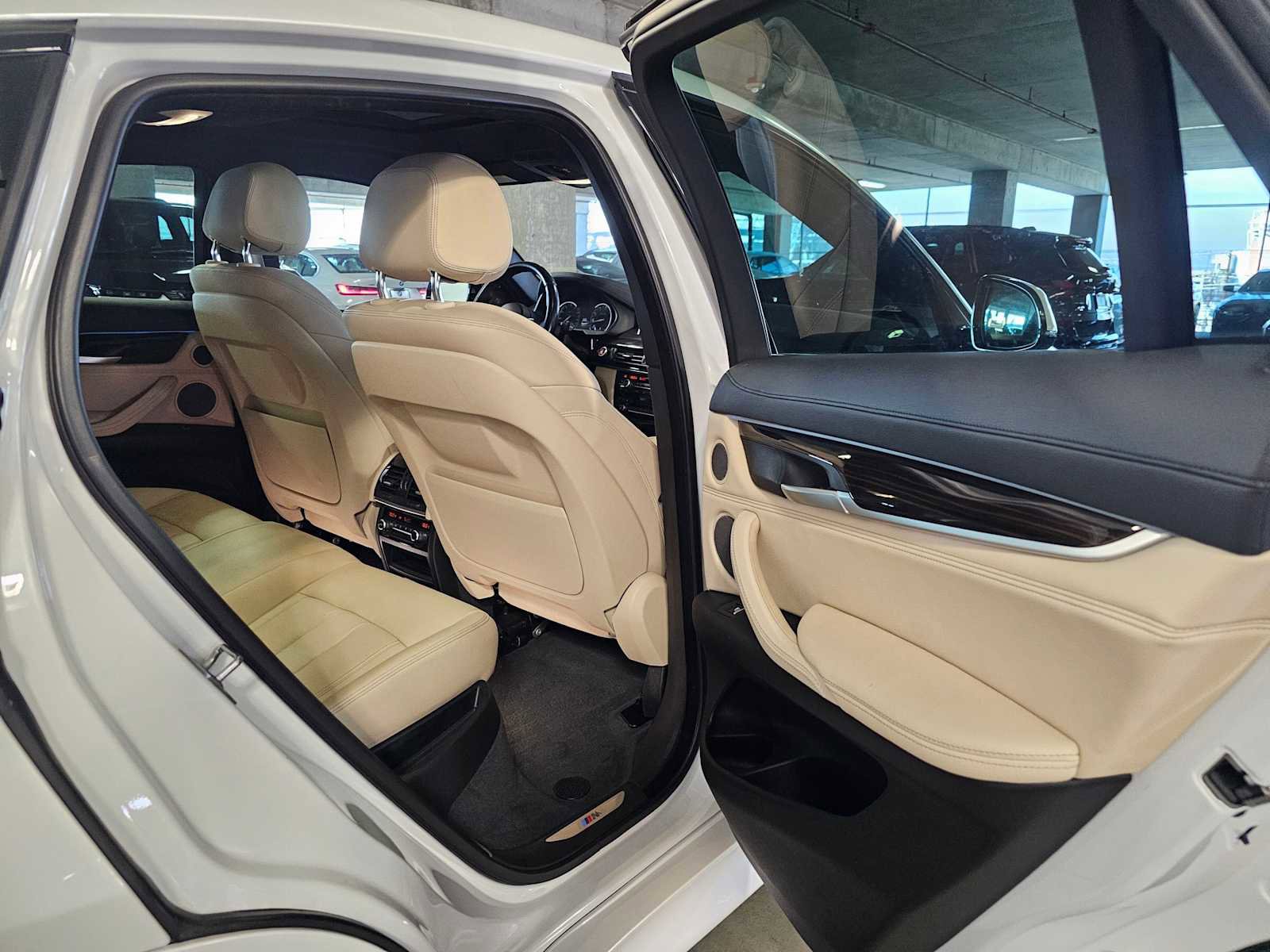 Used 2019 BMW X6 xDrive35i w/ M Sport Package image 38