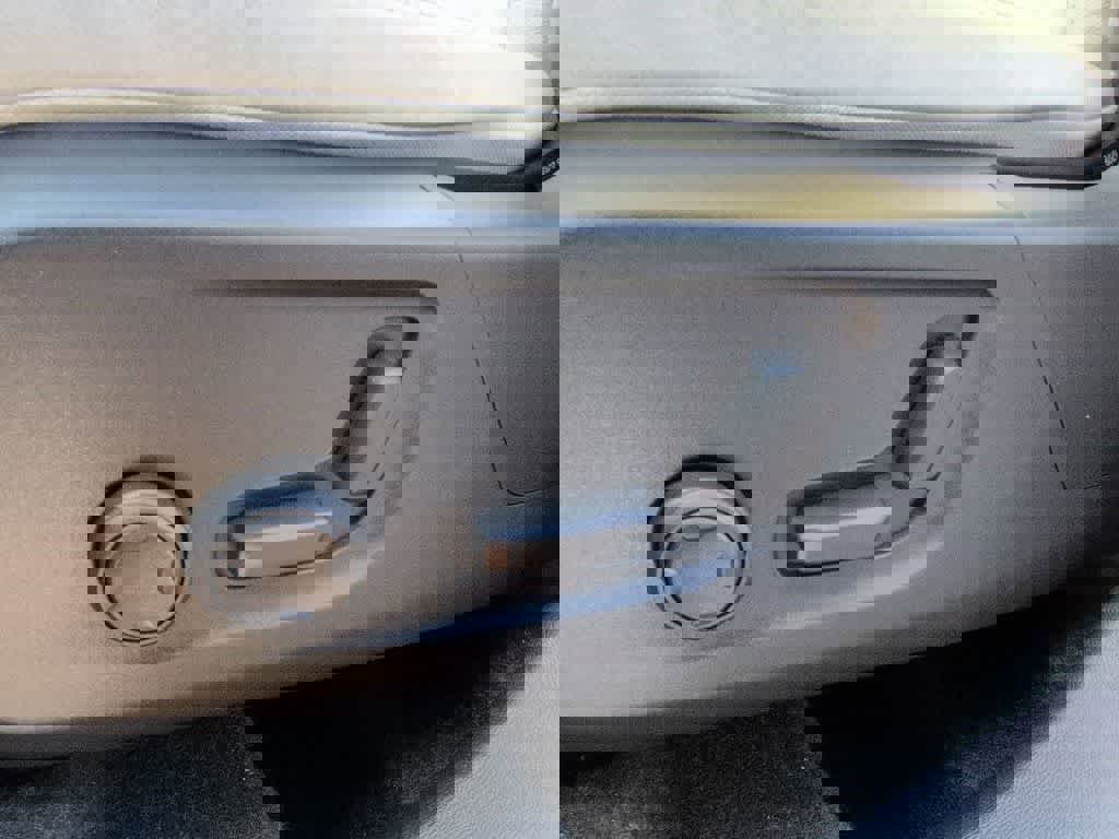 New 2026 Volvo XC40 B5 Ultra w/ Protection Package Premier image 17