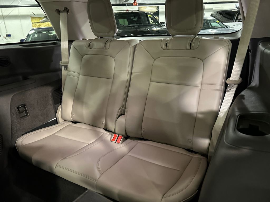 Used 2024 Lincoln Aviator AWD w/ Premium Package image 28