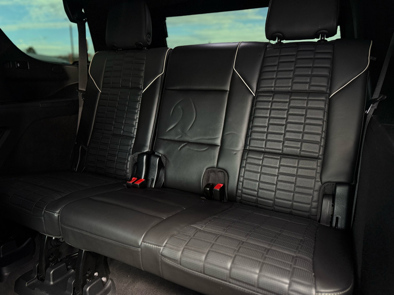 Used 2022 Cadillac Escalade Sport Platinum w/ LPO, ONYX Package image 14