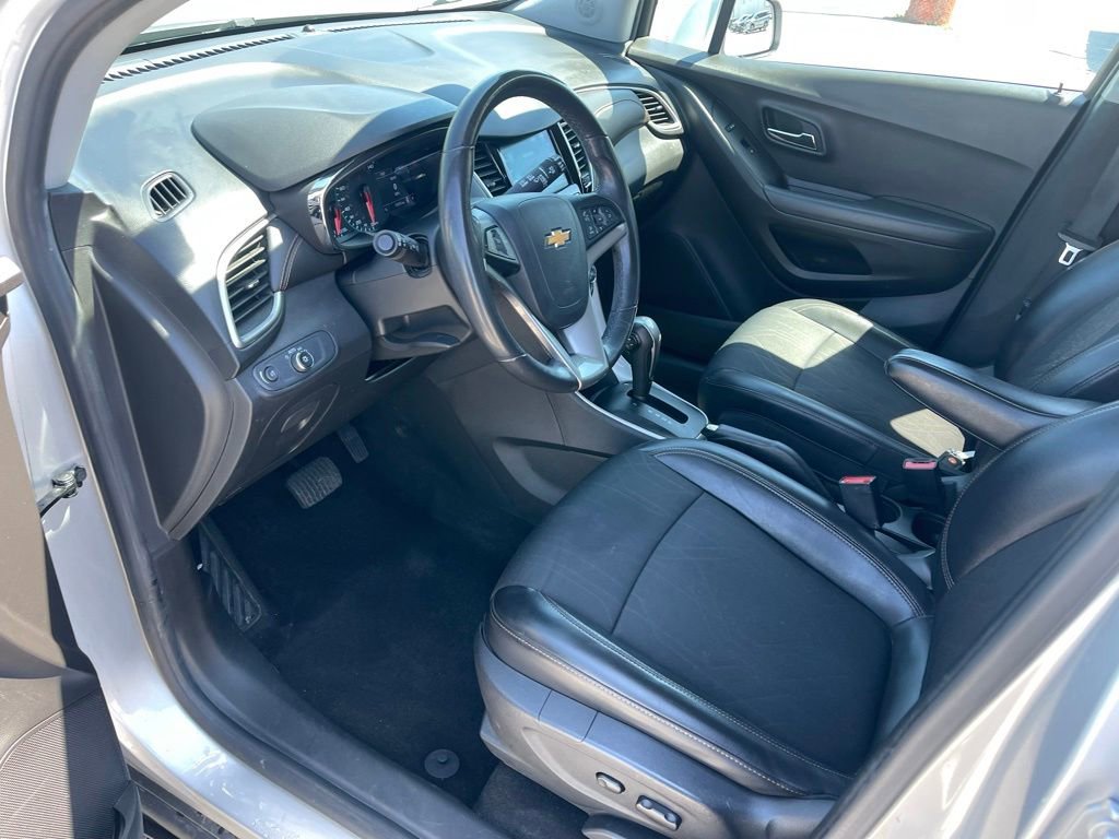Used 2020 Chevrolet Trax LT w/ LT Convenience Package FWD image 13