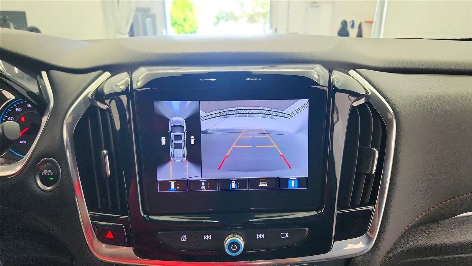 Used 2023 Chevrolet Traverse RS FWD image 25