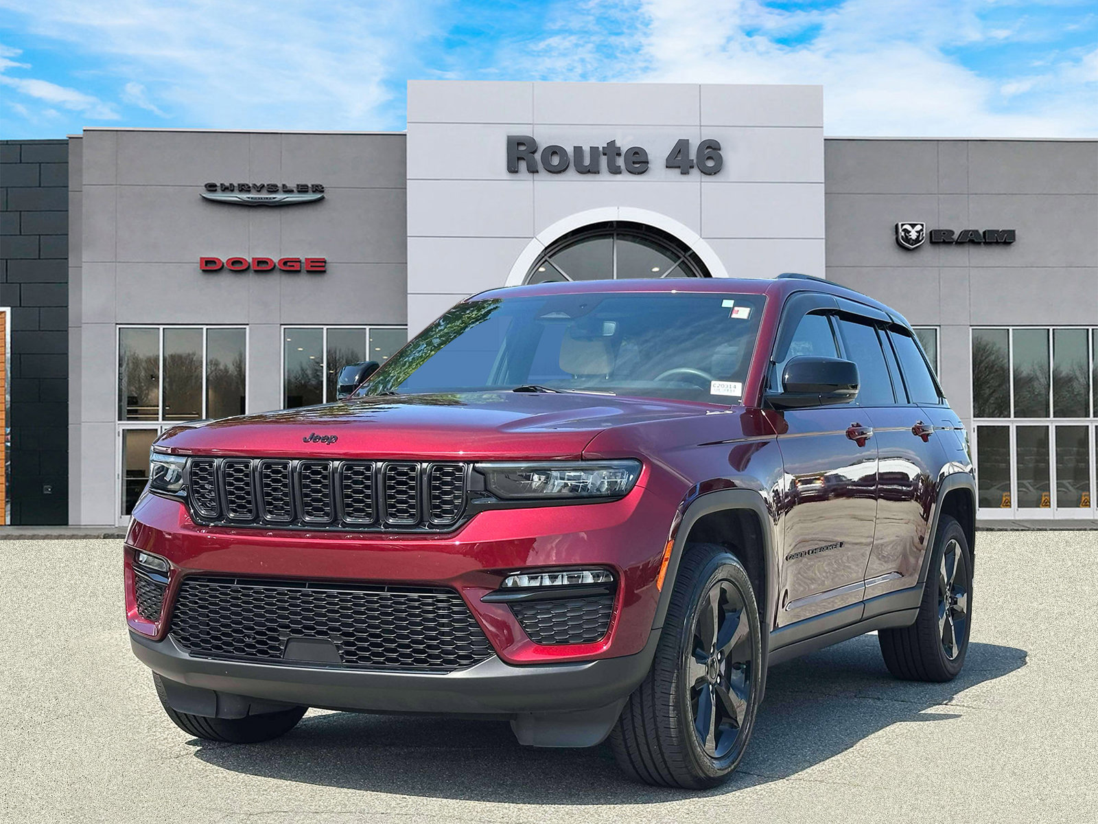 Used 2024 Jeep Grand Cherokee Limited AWD/4WD image 2
