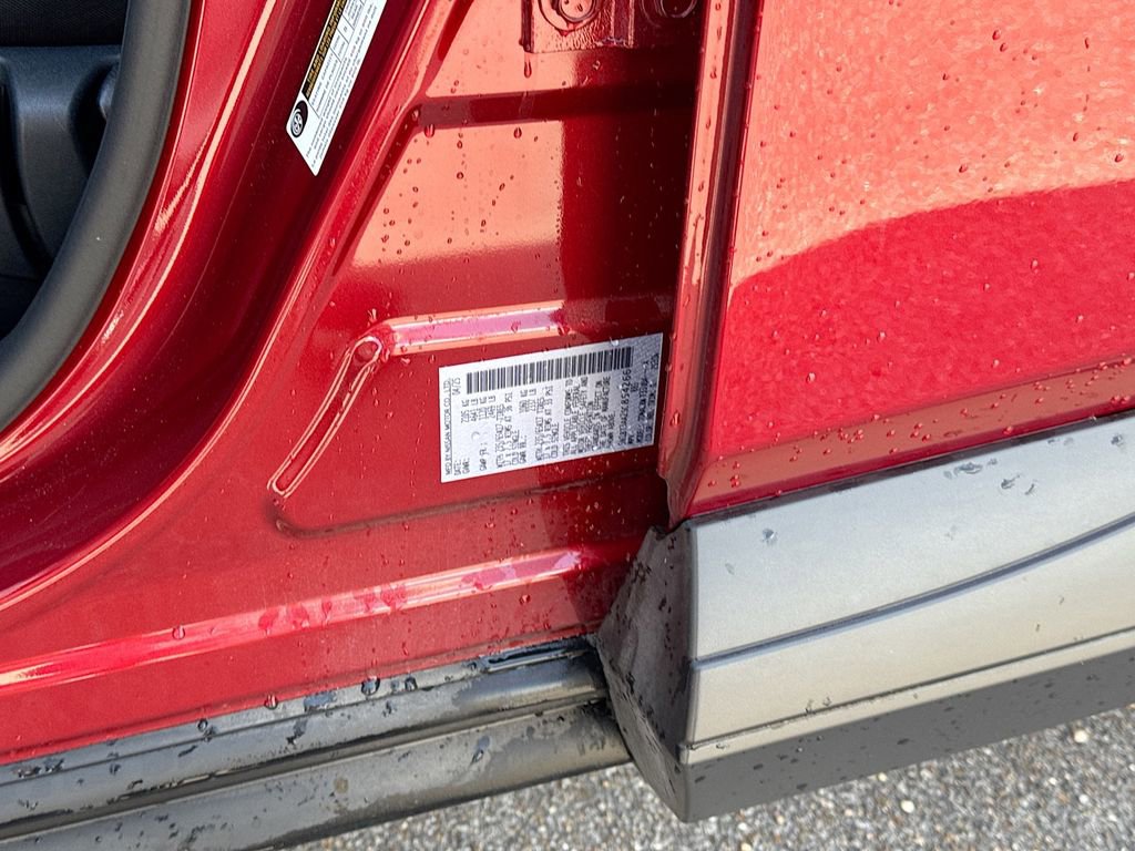 Used 2025 Nissan Rogue S image 23