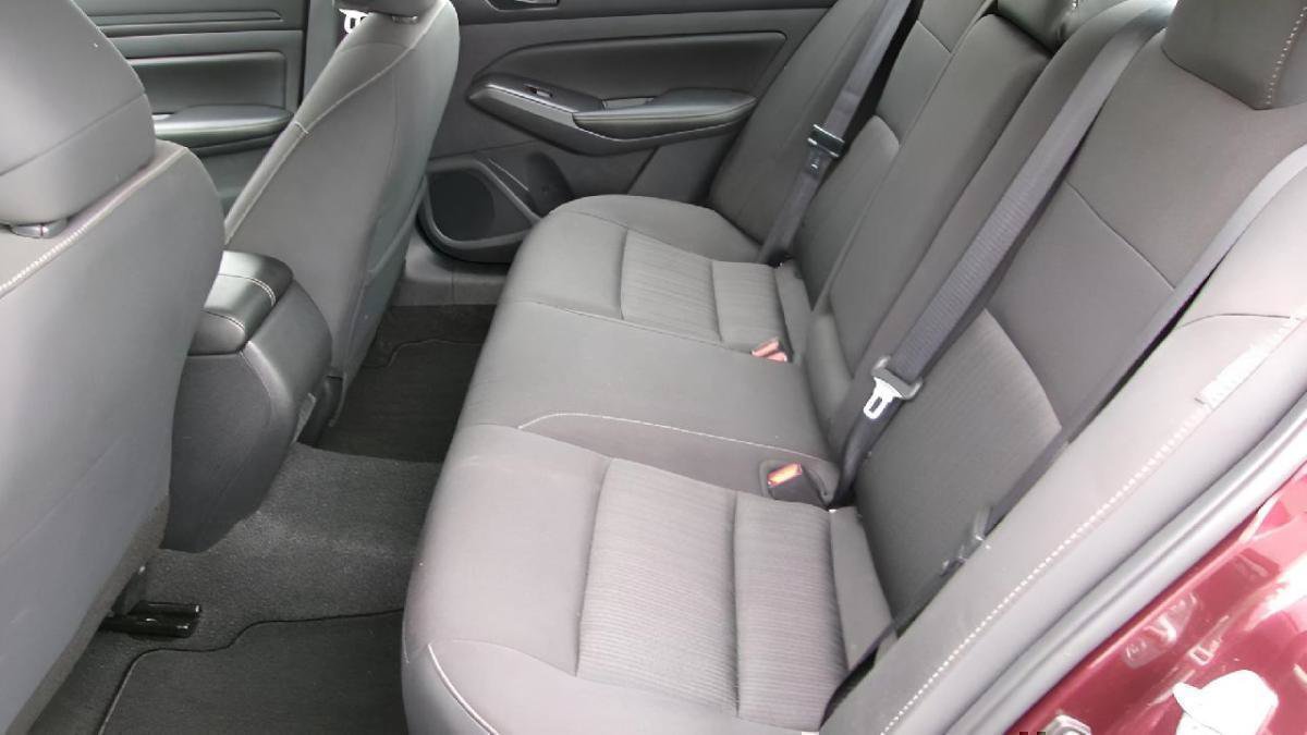 Used 2025 Nissan Altima 2.5 SV FWD image 10