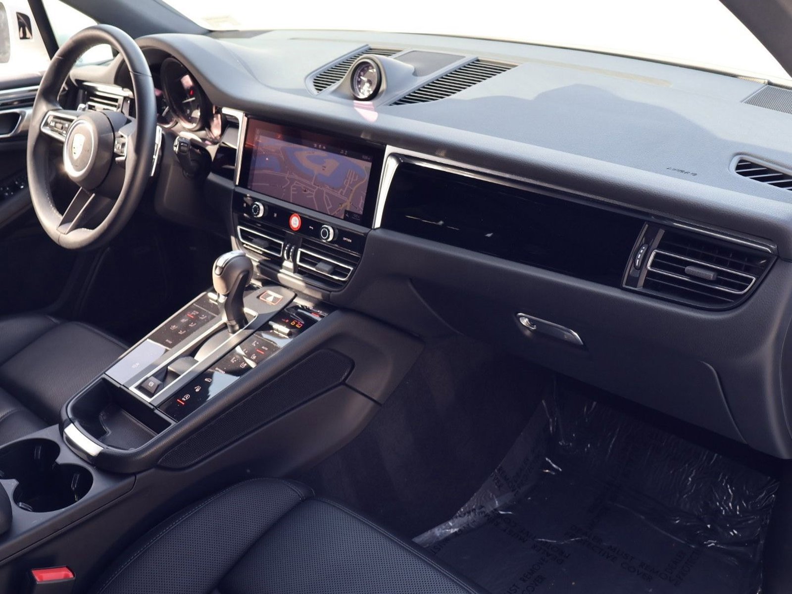 Certified 2025 Porsche Macan image 25