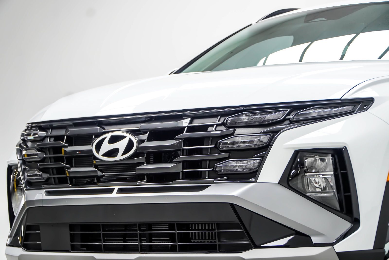 Used 2025 Hyundai Tucson Blue AWD/4WD image 2