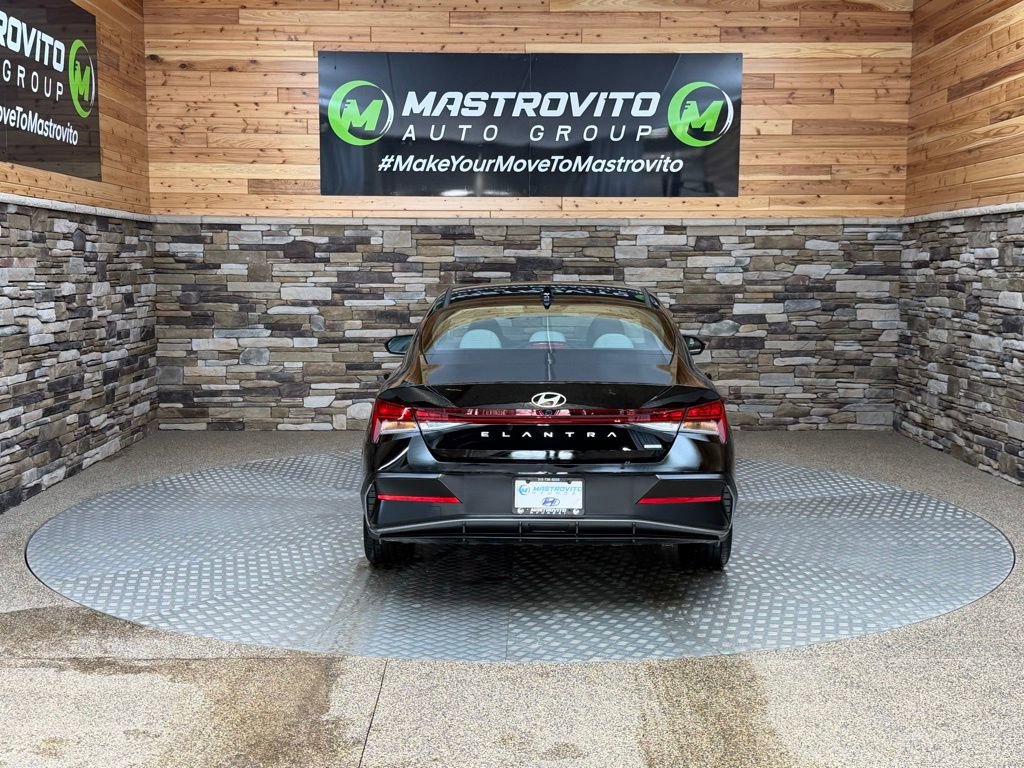 Certified 2025 Hyundai Elantra Limited image 8