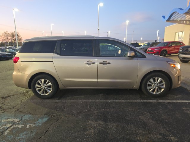 Used 2015 Kia Sedona LX FWD image 2