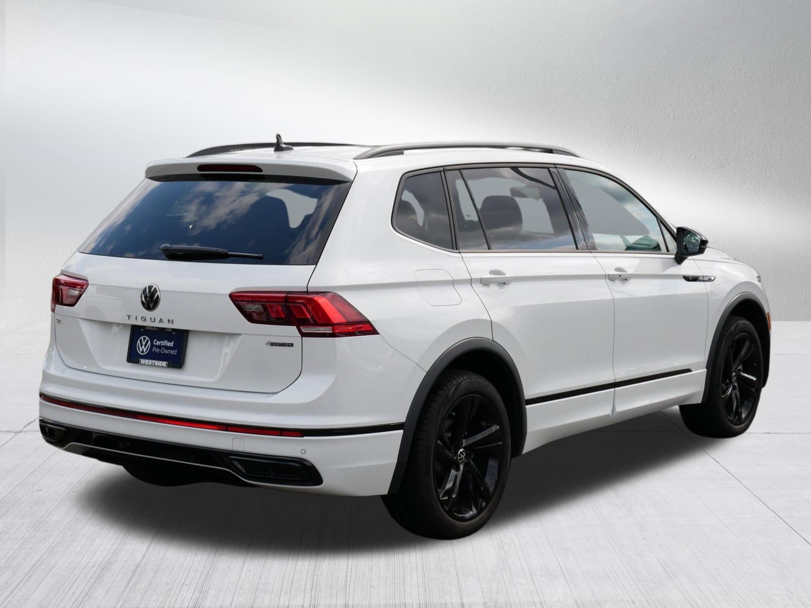 Used 2024 Volkswagen Tiguan SE R-Line AWD/4WD image 7