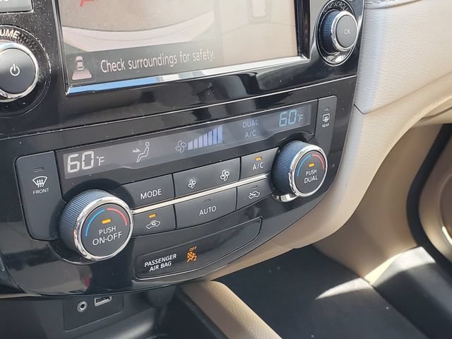 Used 2019 Nissan Rogue SV w/ Premium Package FWD image 16