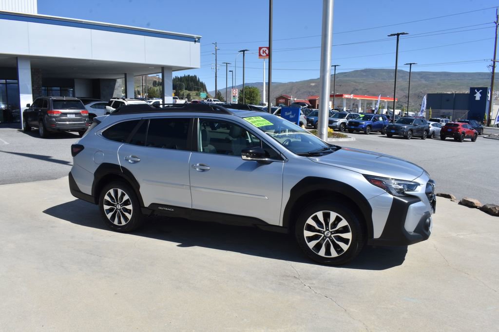 Used 2023 Subaru Outback Limited AWD/4WD image 7