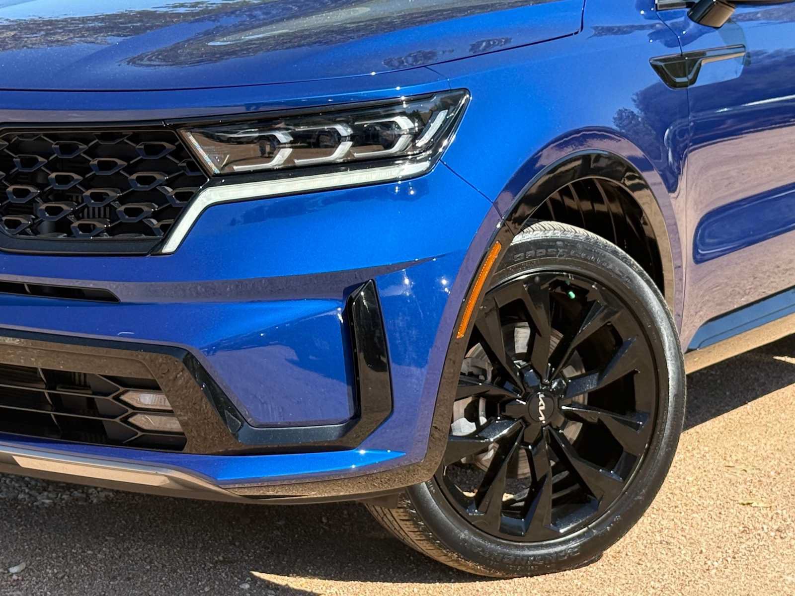 Certified 2023 Kia Sorento SX AWD/4WD image 3