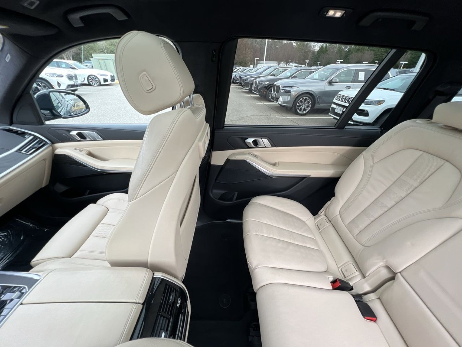 Used 2022 BMW X7 xDrive40i w/ M Sport Package image 4