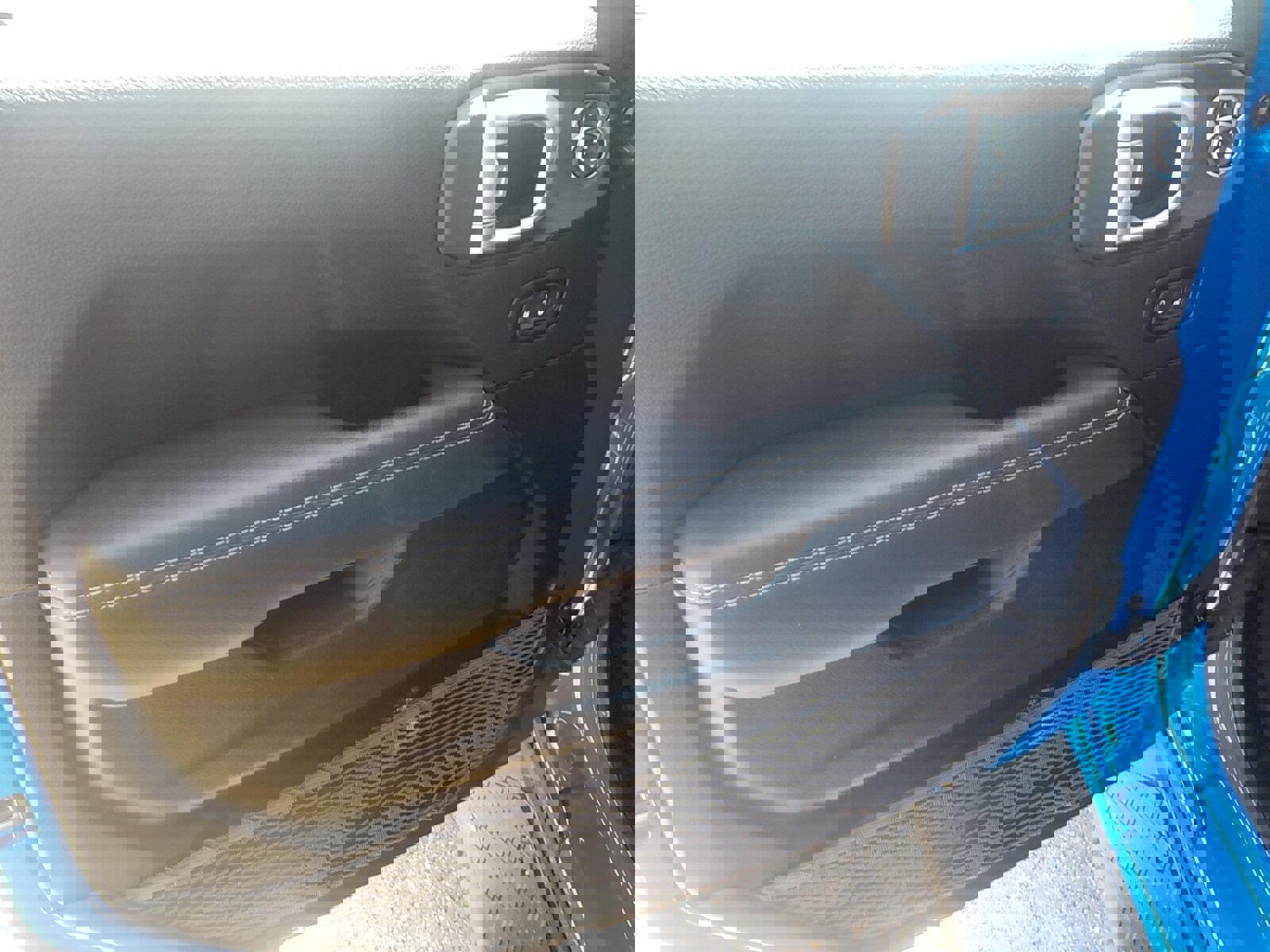 Used 2023 Jeep Gladiator Overland w/ Popular Equipment Package AWD/4WD image 16