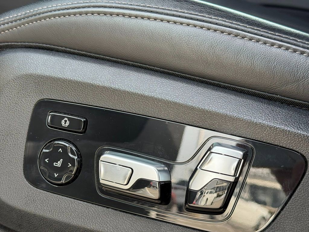 Used 2025 BMW X5 xDrive50e image 9