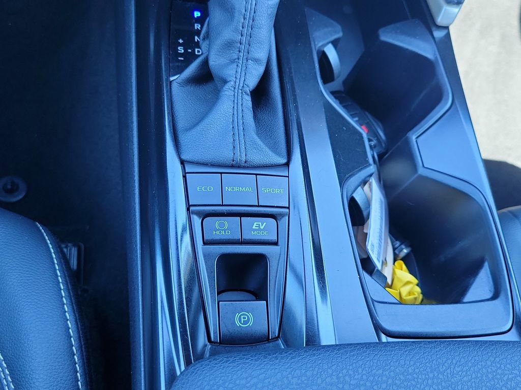 Used 2025 Toyota Camry SE image 15