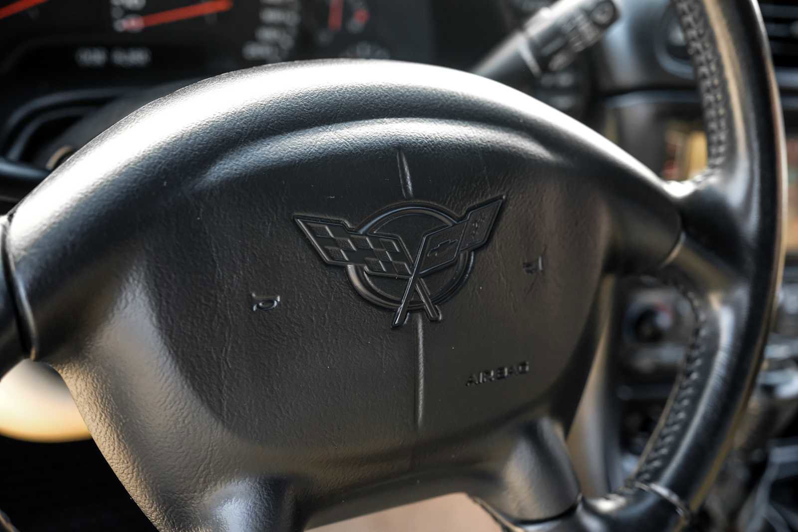 Used 2004 Chevrolet Corvette Coupe w/ Roof Package image 15