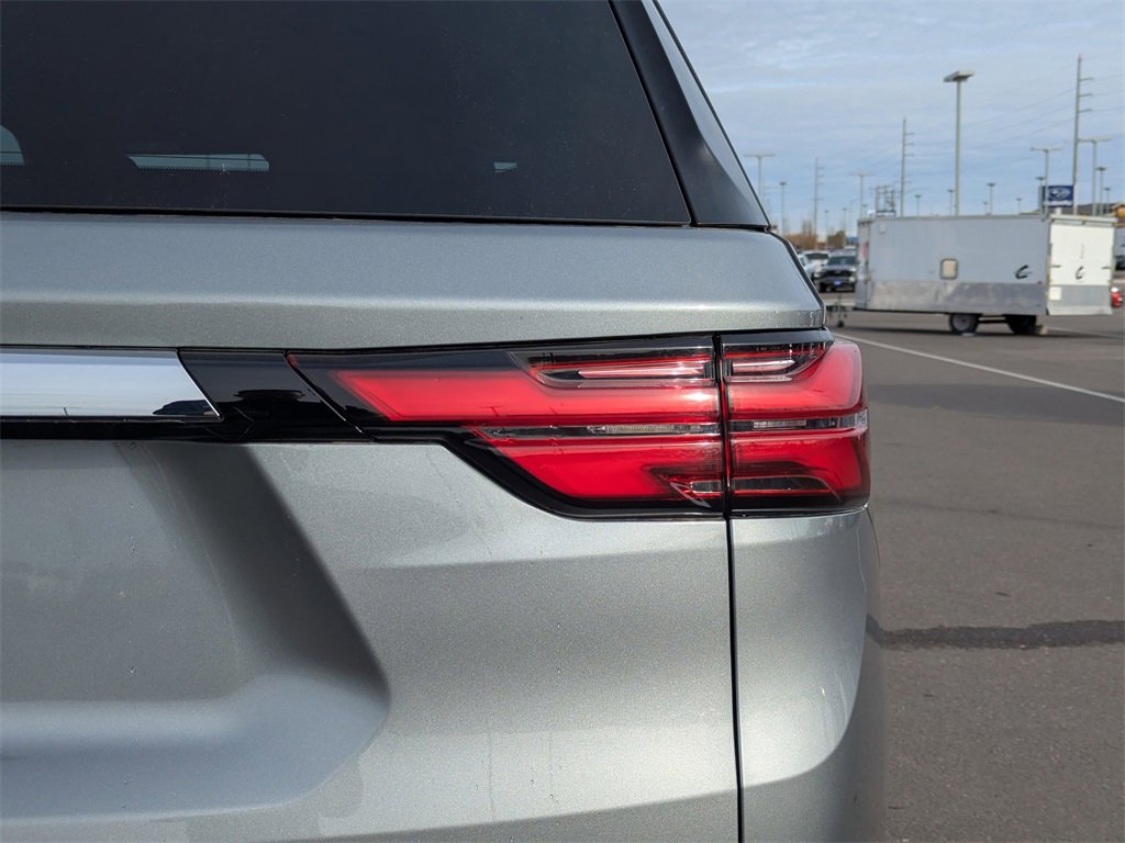 Used 2023 Chevrolet Traverse LT w/ Rear Camera Mirror Package image 50