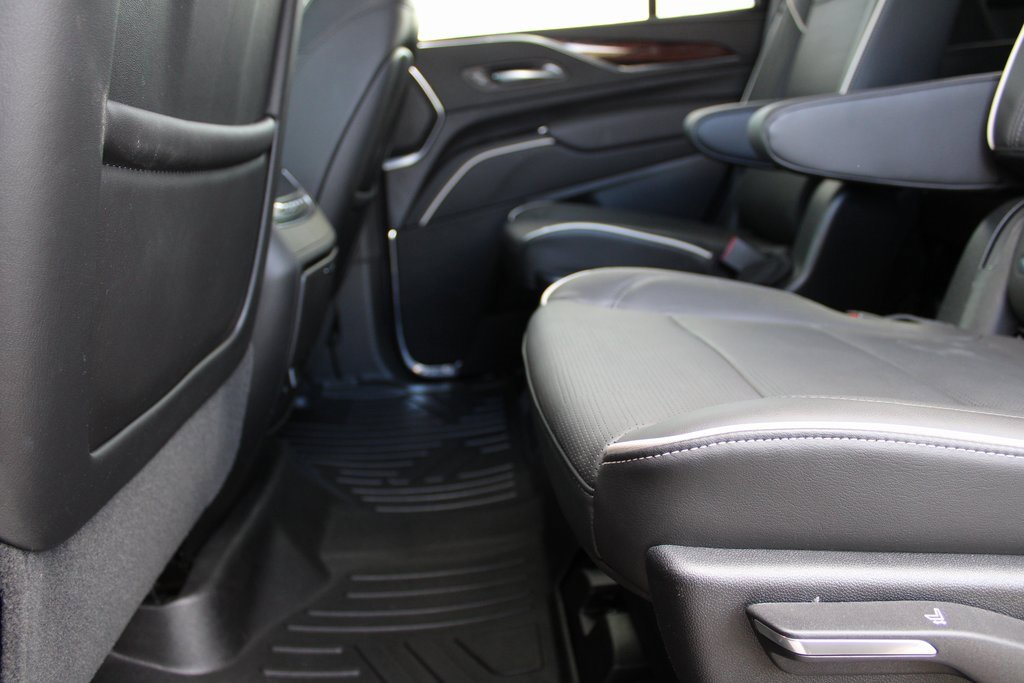 Used 2023 Cadillac Escalade Premium Luxury w/ Performance Package image 28