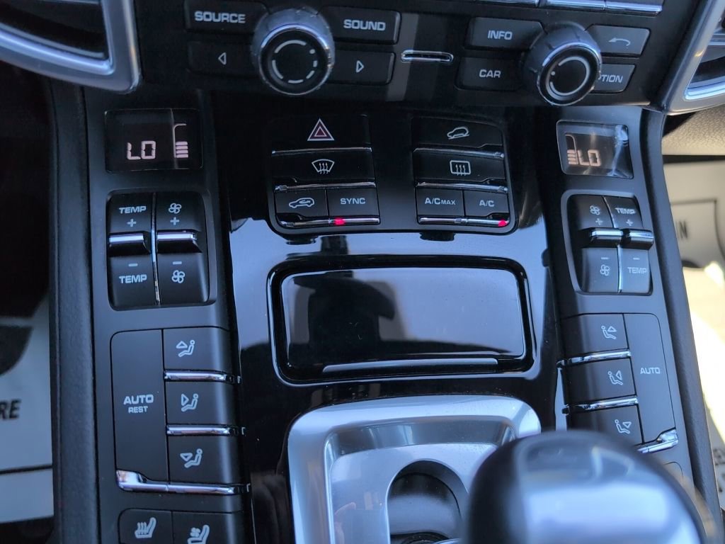 Used 2016 Porsche Cayenne image 19