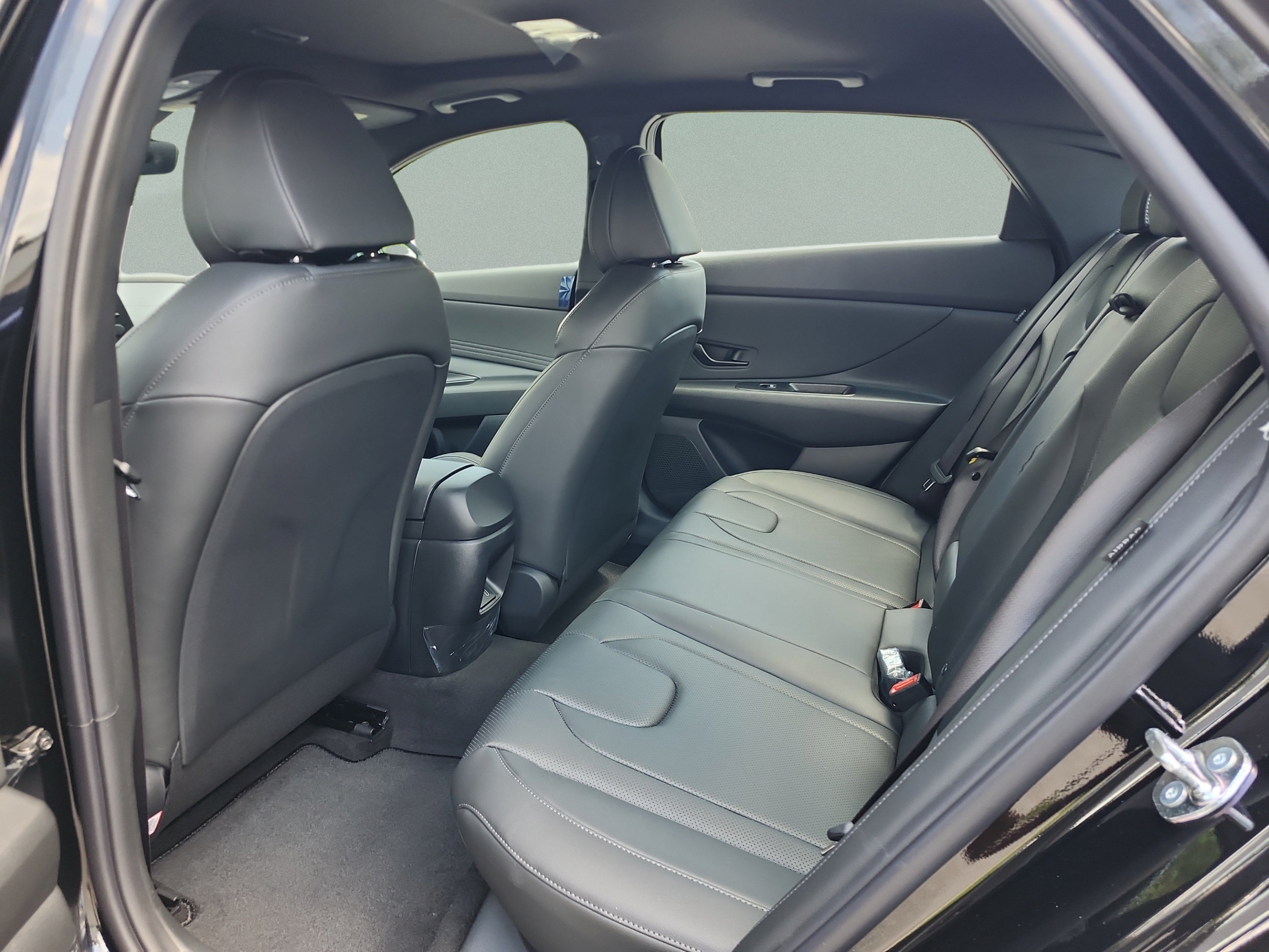New 2026 Hyundai Elantra SEL Sport FWD image 16